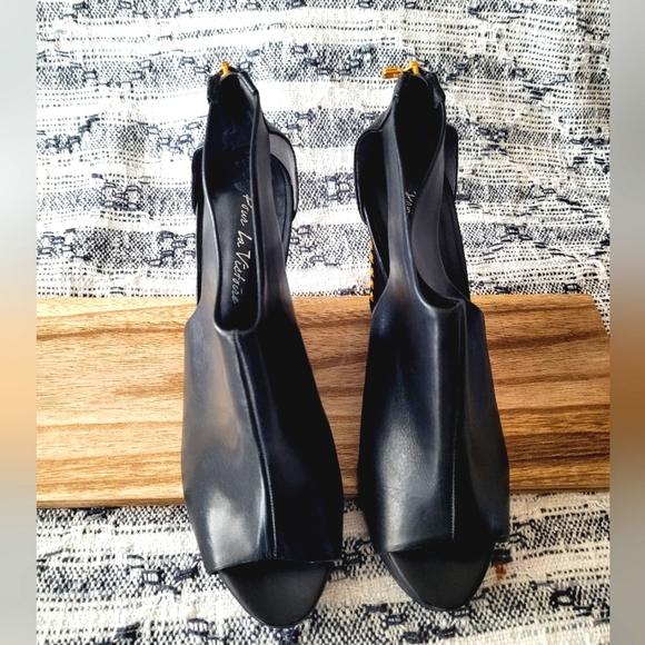 POUR LA VICTOIRE gold and black shoes, leather, size 9. - Picture 5 of 9